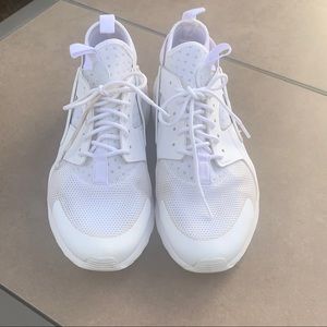 Nike Men’s Hurache Sneakers Size 8.5